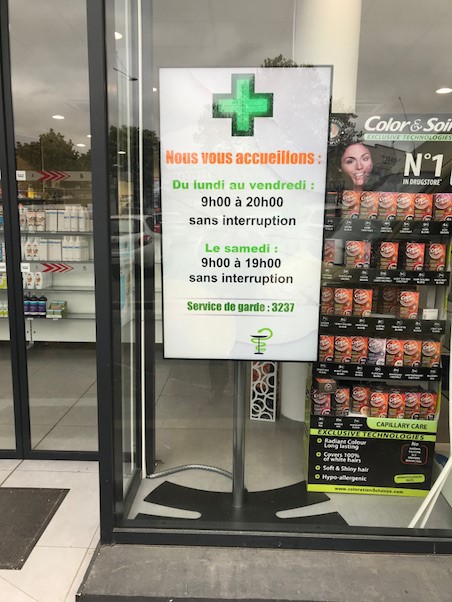 Affichage dynamique en vitrine de pharmacie